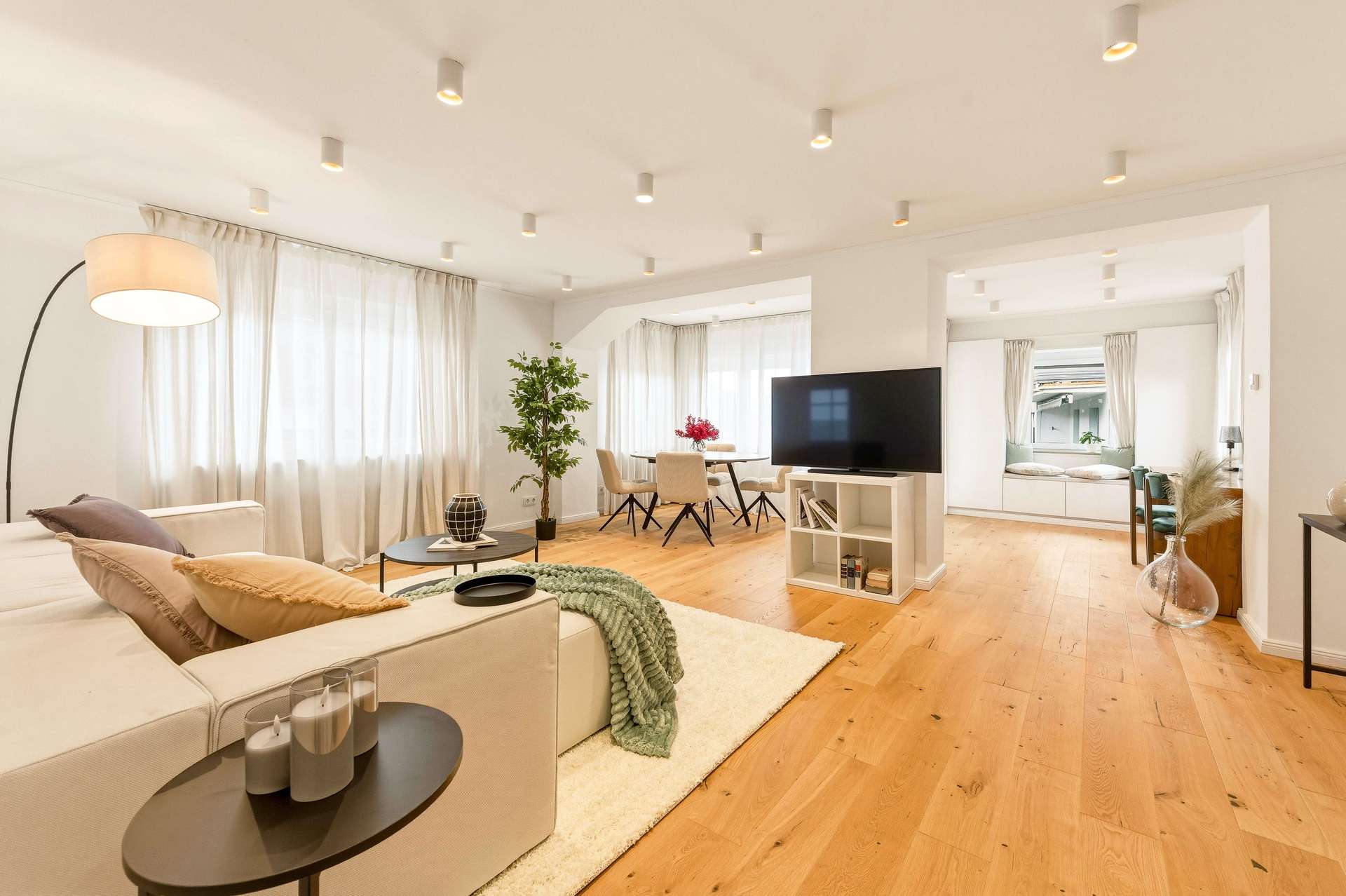 Wohnen wie im Haus: Sanierte Design-Terrassenwohnung mit 200m² Privatgarten!