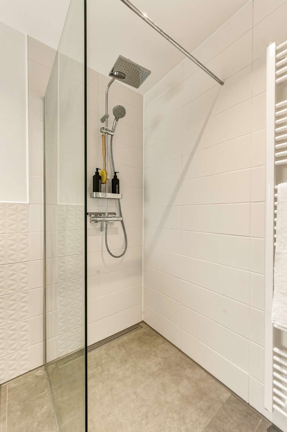 13 Bodengleiche Regendusche