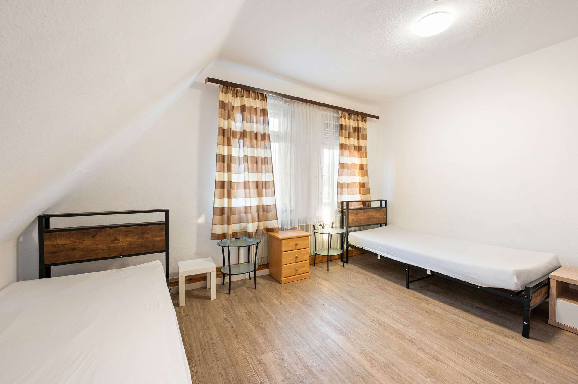 06 Fremdenzimmer