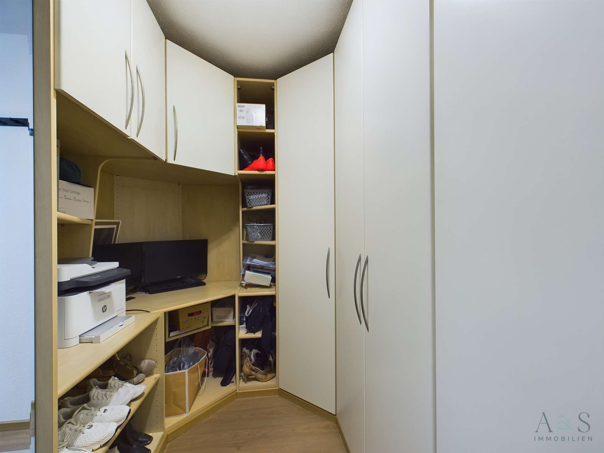 Ankleidezimmer / Büro