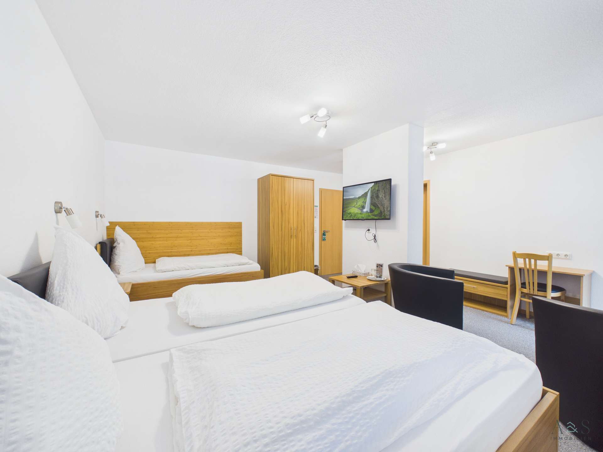 Mehrbettzimmer mit Balkon 