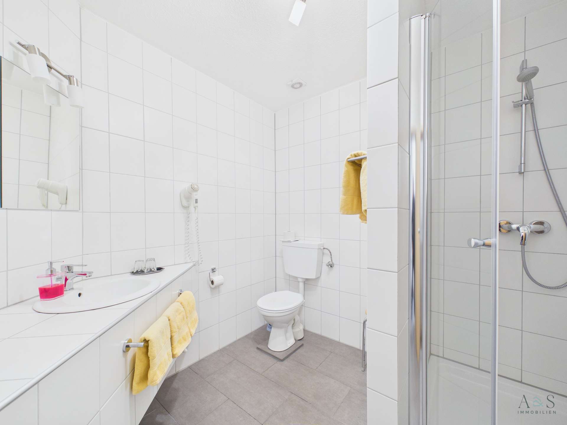 Bad zum Mehrbettzimmer