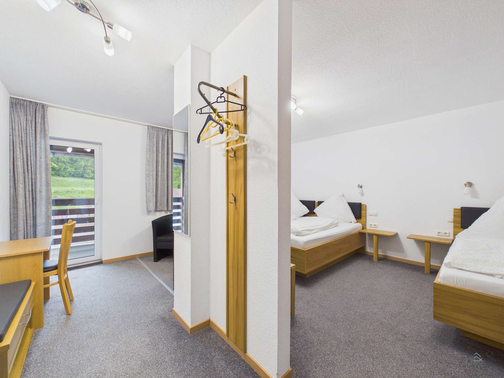 Mehrbettzimmer mit Balkon