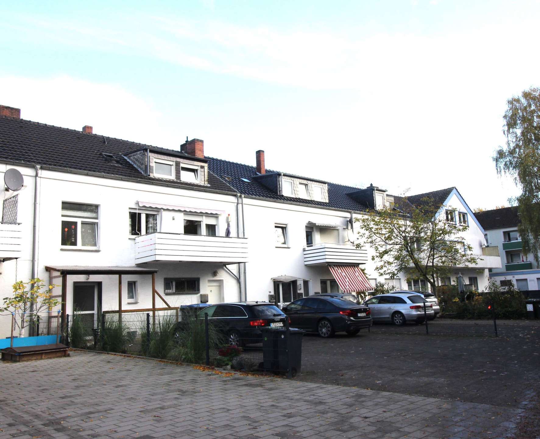 Aussenansicht-Parkplätze