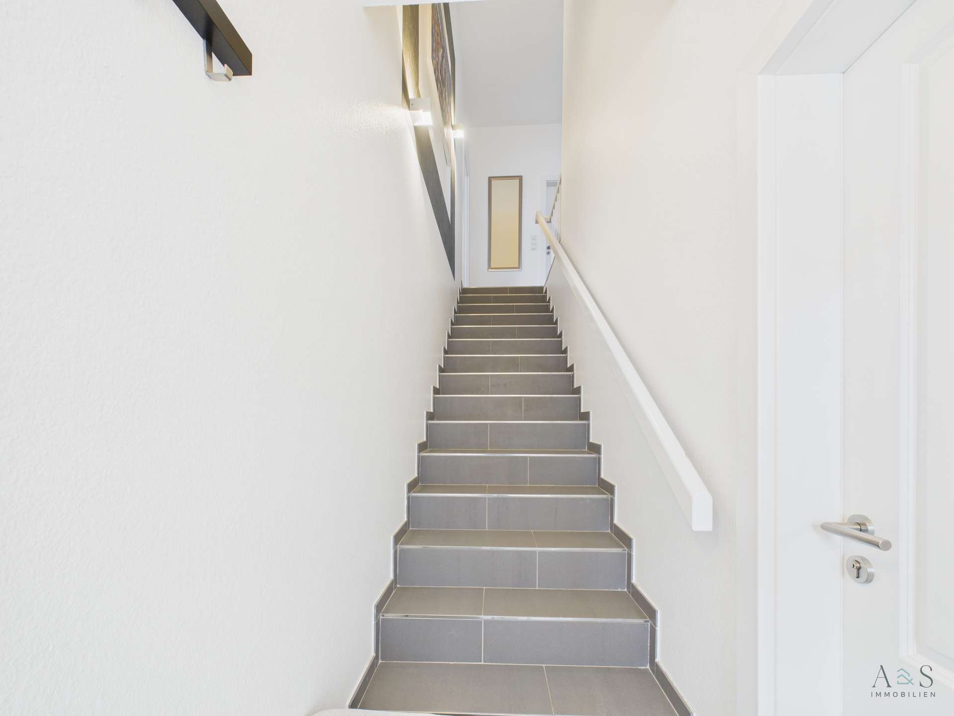 Treppenaufgang-Haupthaus-ins-OG