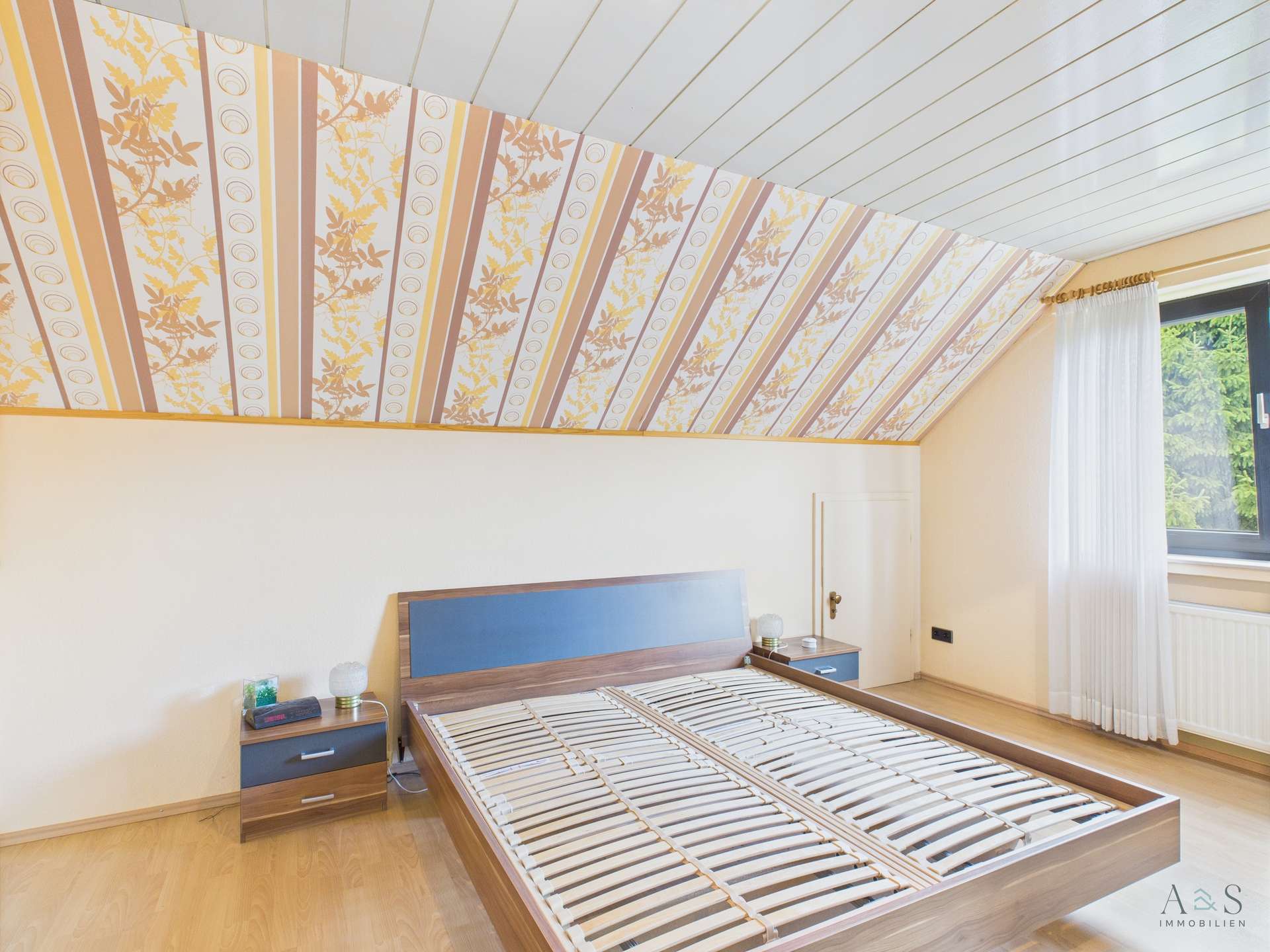Schlafzimmer DG