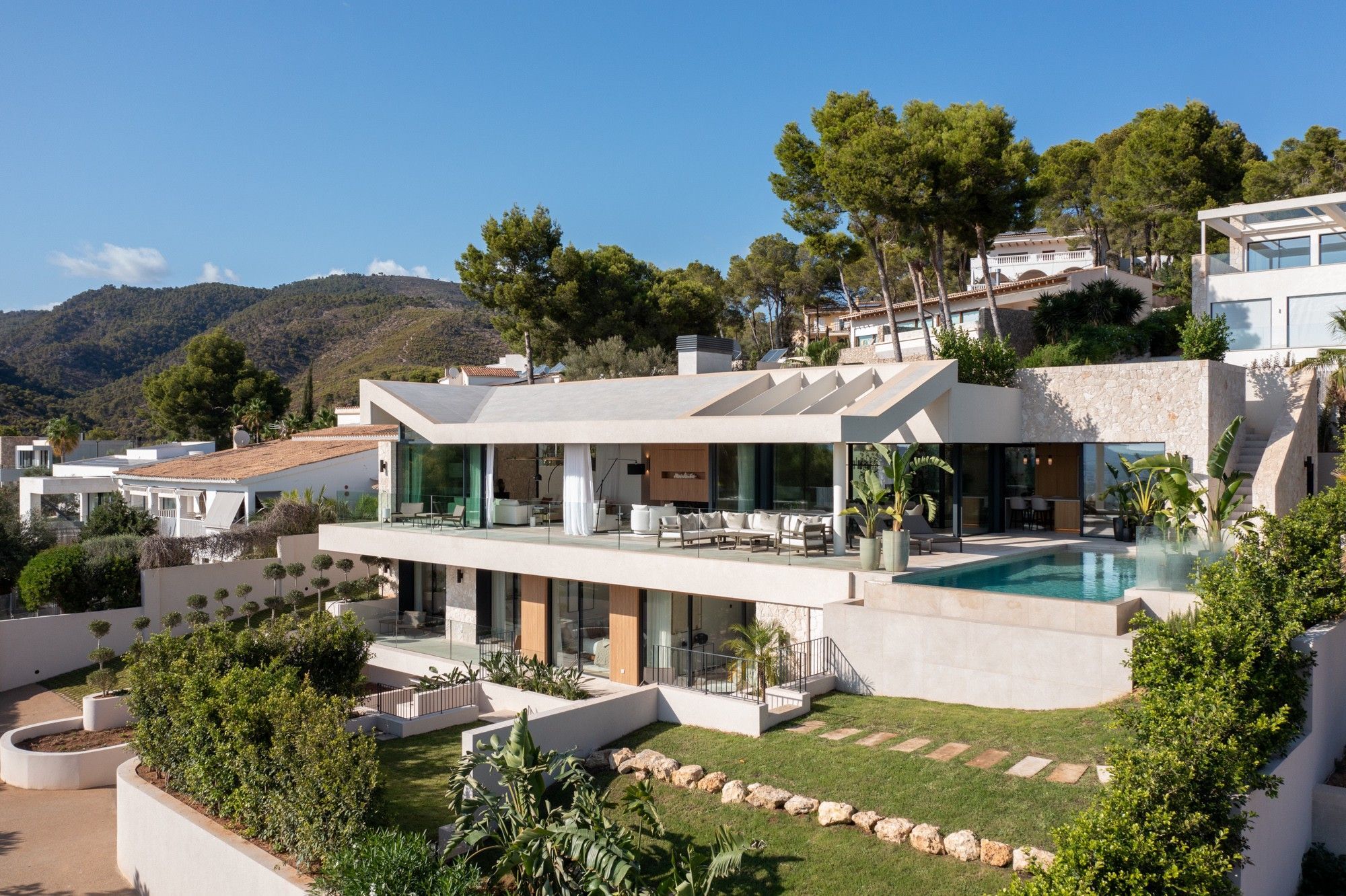 Qlistings - Neue mediterrane Villa mit Meerblick Property Image
