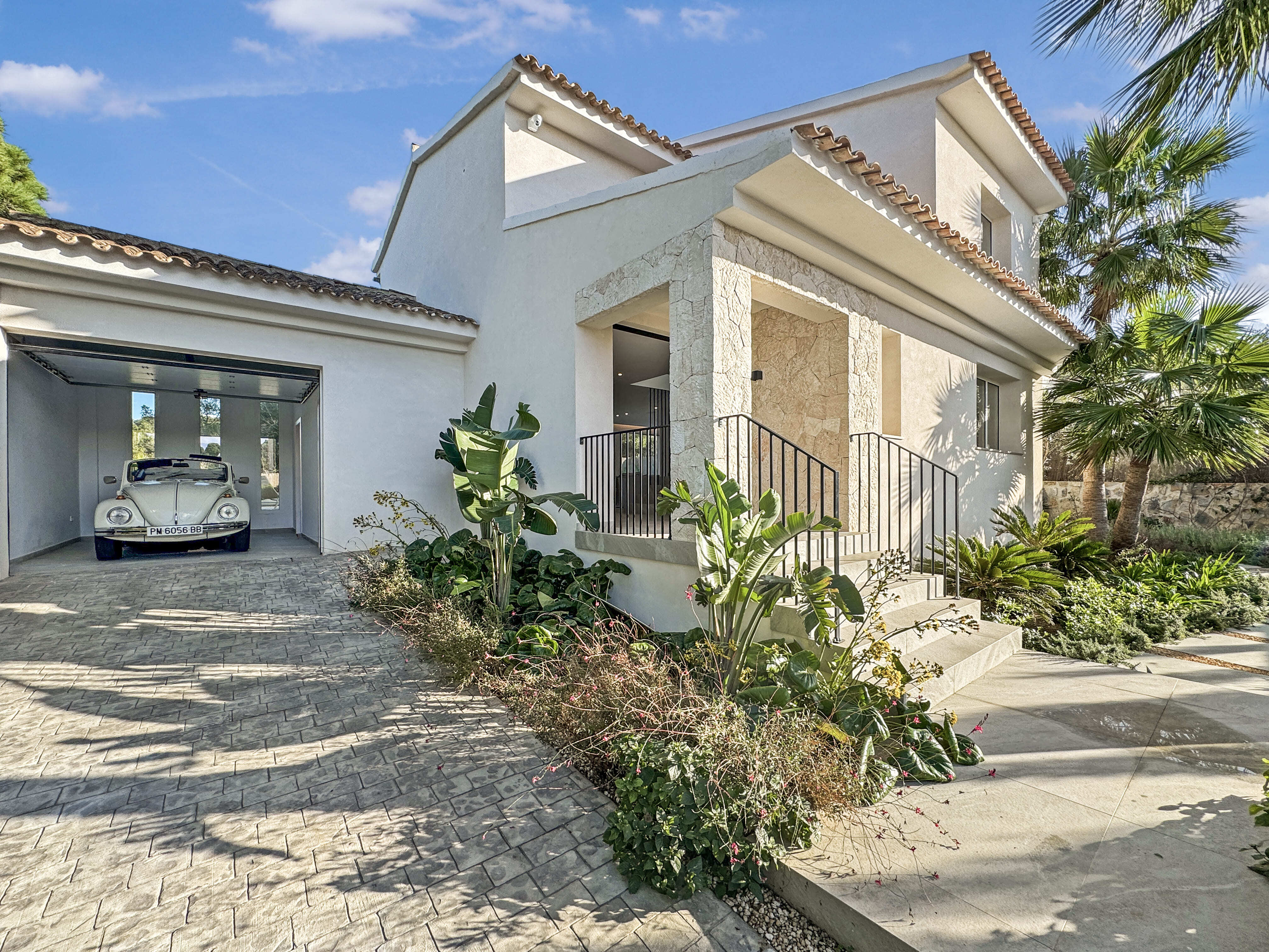Qlistings - Moderne Villa in Gehweite vom Port Adriano Property Image
