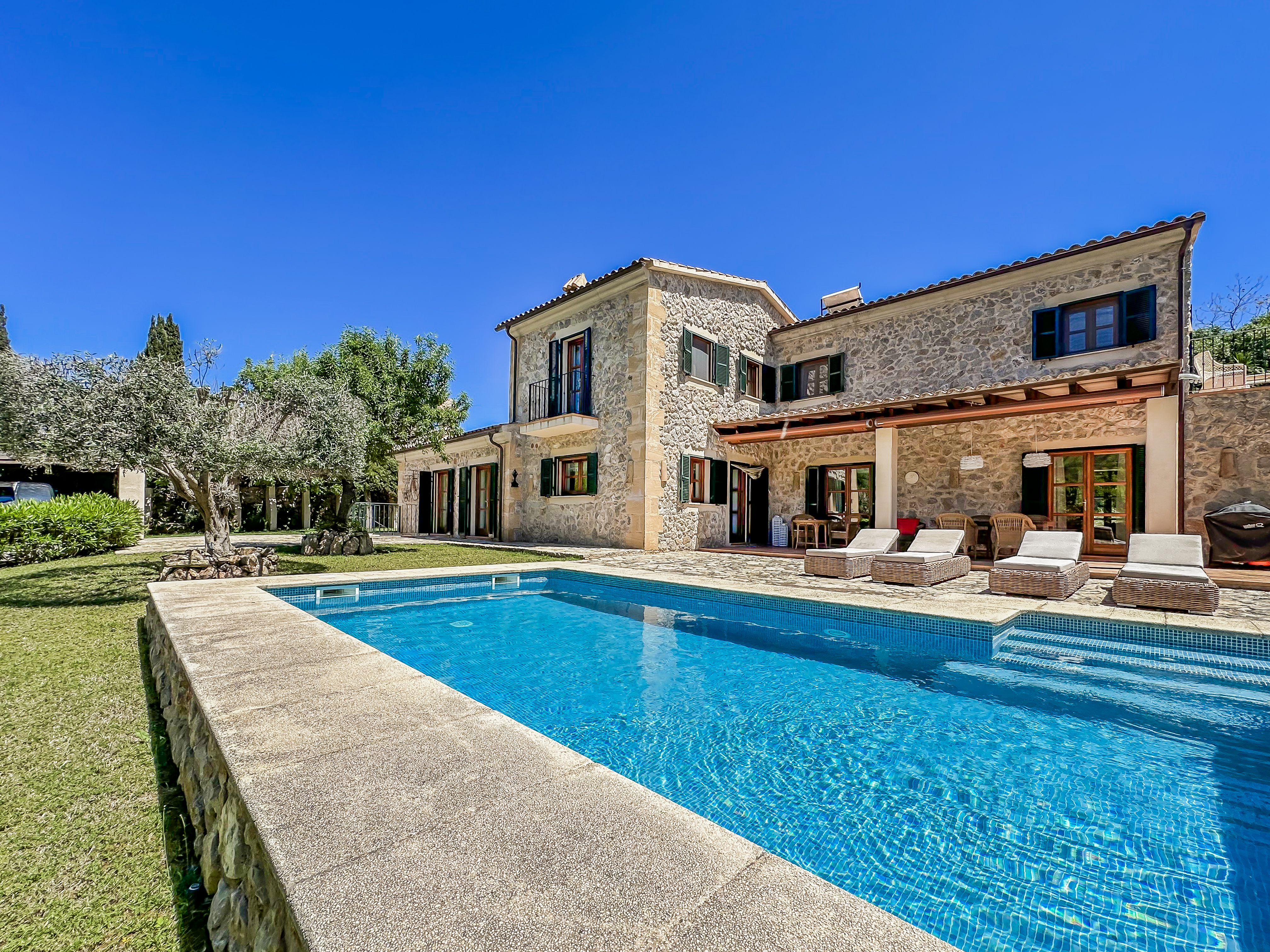 Qlistings - Geraumige Finca zu verkaufen in Es Capdella Property Image
