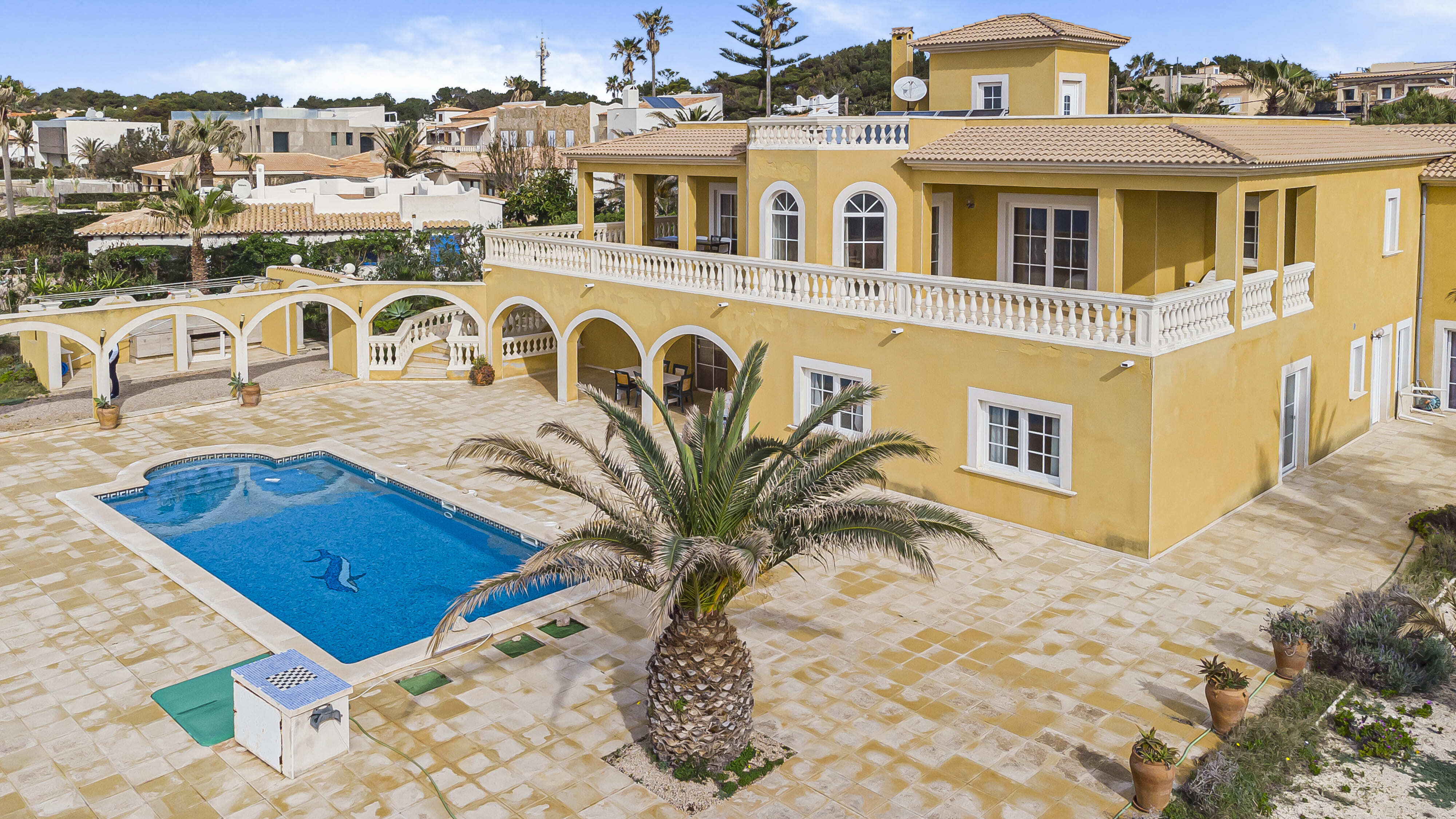 Qlistings - EXKLUSiV MiT UNS! - Mediterrane Villa in 1. Meereslinie Property Image