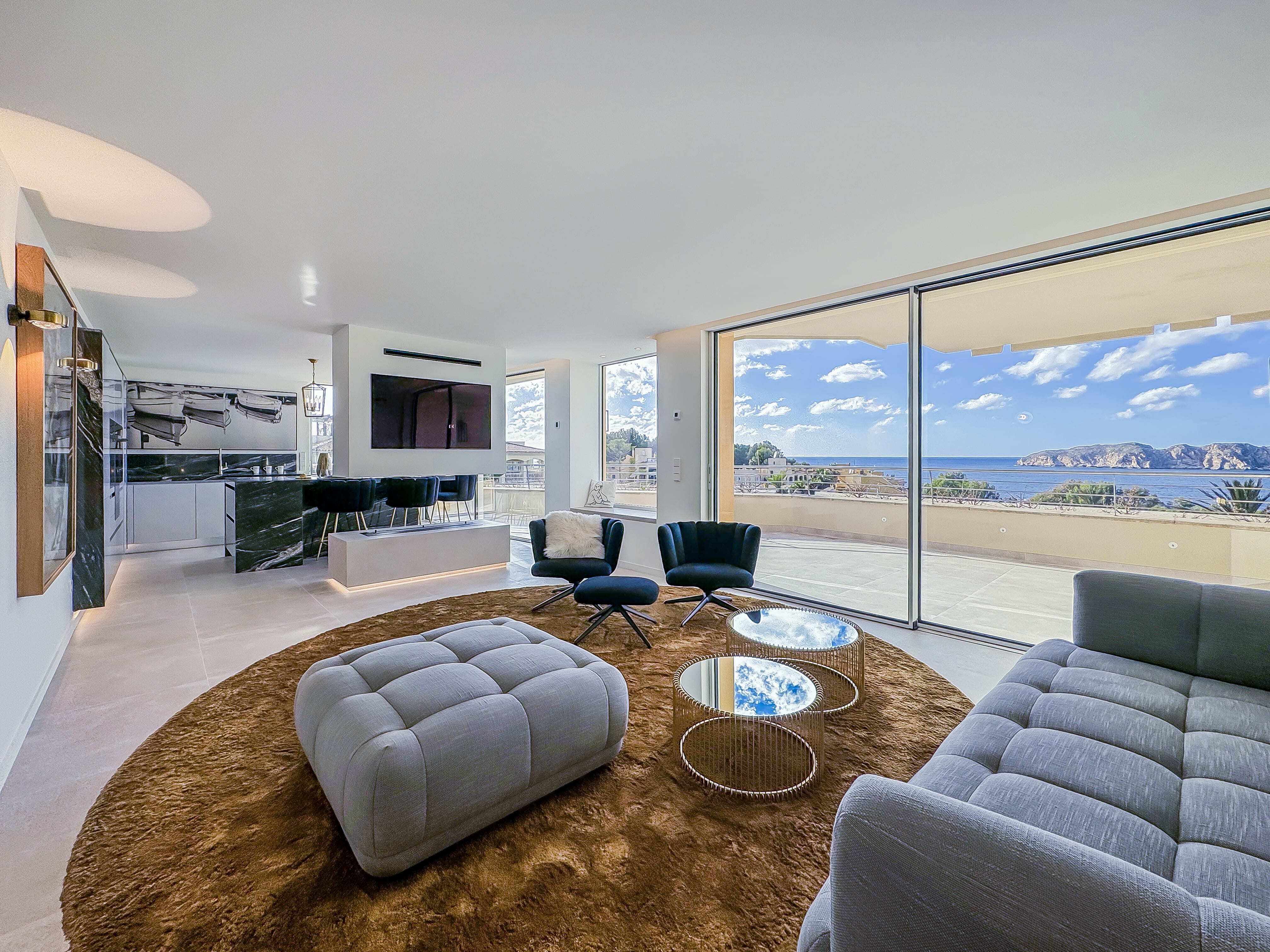 Qlistings - Modernes Meerblick Penthouse mit privatem Pool Property Image