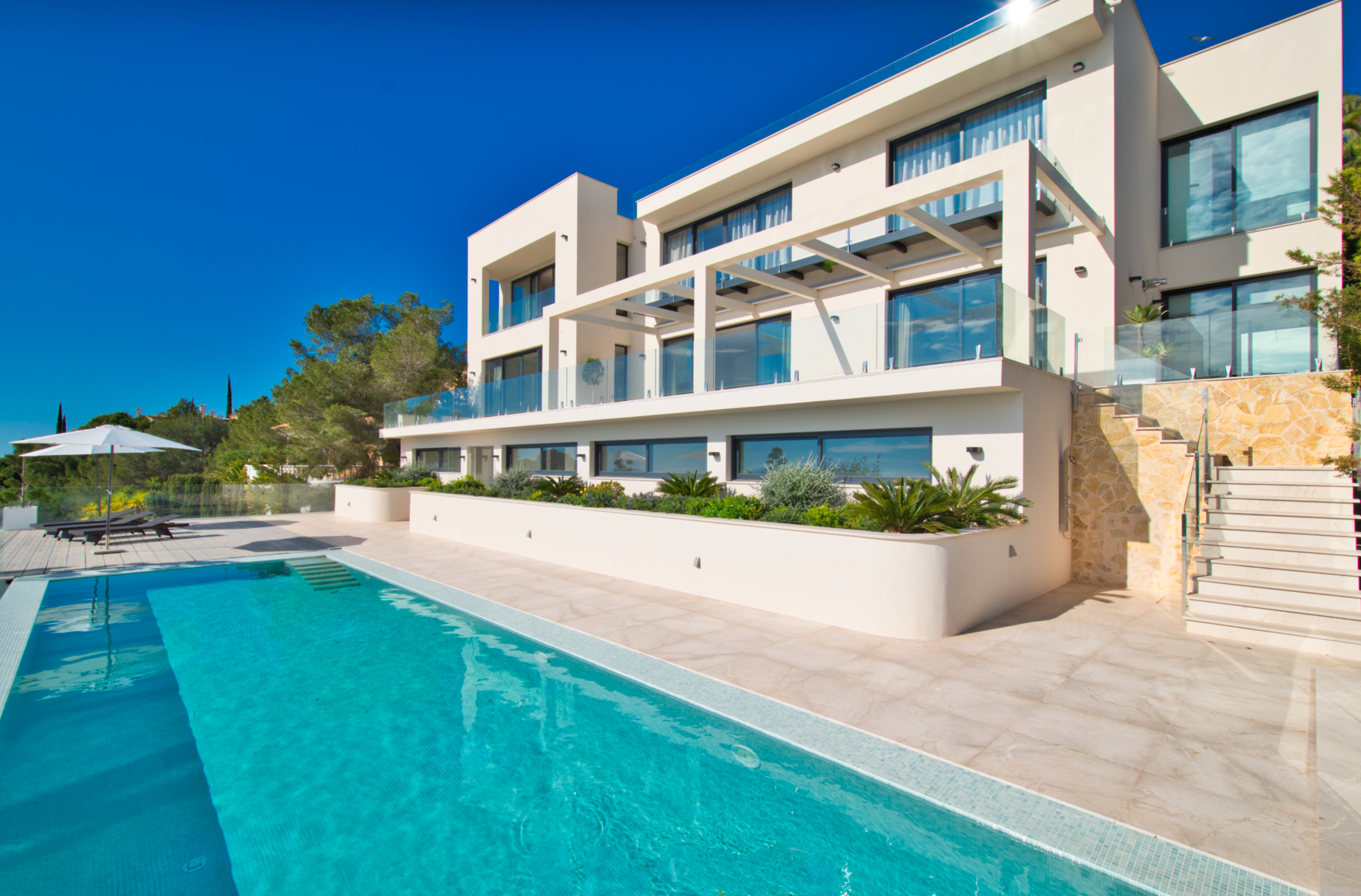 Qlistings - Beeindruckende 7 Schlafzimmer Luxus Meerblick Villa in bester Lage von Port Andratx Property Image