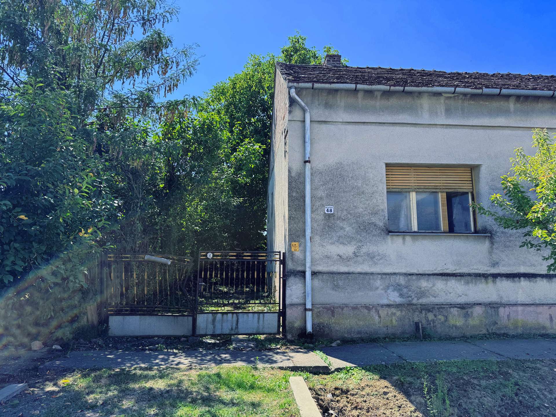 2 room Ház For Eladó in Besence, - 2