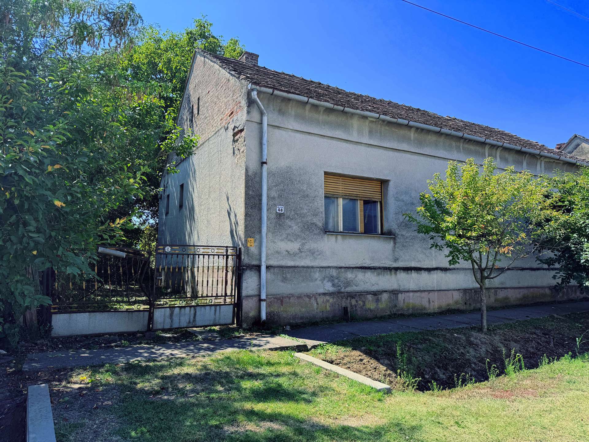 2 room Ház For Eladó in Besence, - 1