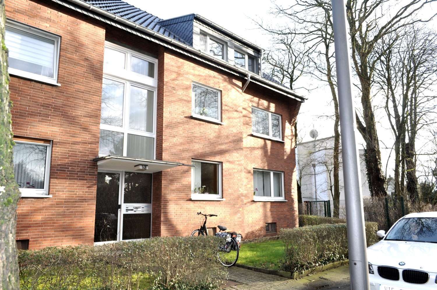 KREFELD-LINDENTAL: SCHÖNE 3-ZIMMERWOHNUNG IM DACHGESCHOSS - ALLGEMEINE GARTENNUTZUNG - MIT GARAGE - Photo 2