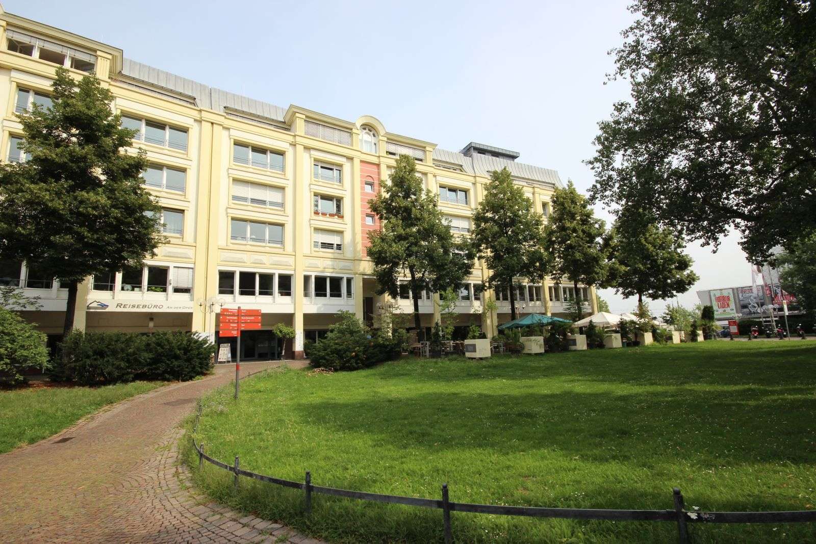 BONN - FAST DIREKT AM RHEIN! MODERNE MAISONETTE MIT 2 ZIMMERN & GROßER TERRASSE IM ZENTRUM! +AUFZUG - Photo 2