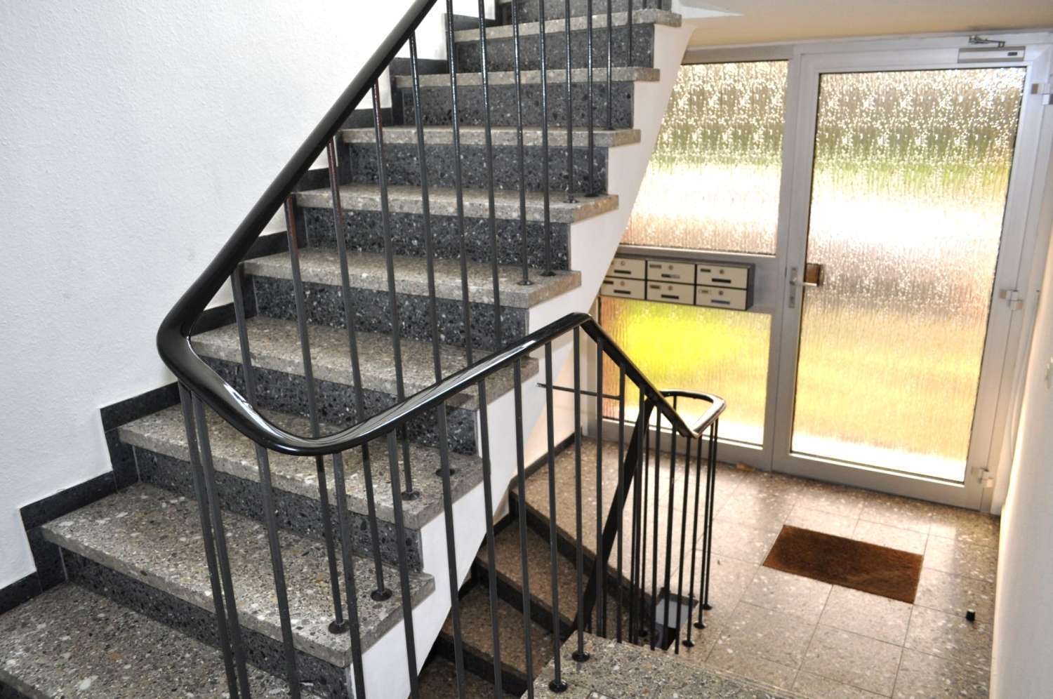 KREFELD-LINDENTAL: SCHÖNE 3-ZIMMERWOHNUNG IM DACHGESCHOSS - ALLGEMEINE GARTENNUTZUNG - MIT GARAGE - Photo 2