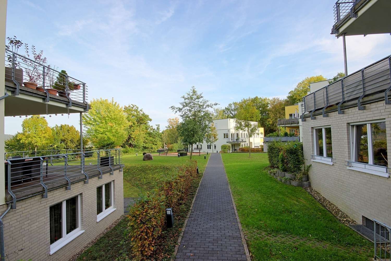 BAD GODESBERG - TERRASSENWOHNUNG MIT 2 BÄDERN IN IDYLLISCHER VILLENKOLONIE - Foto 2
