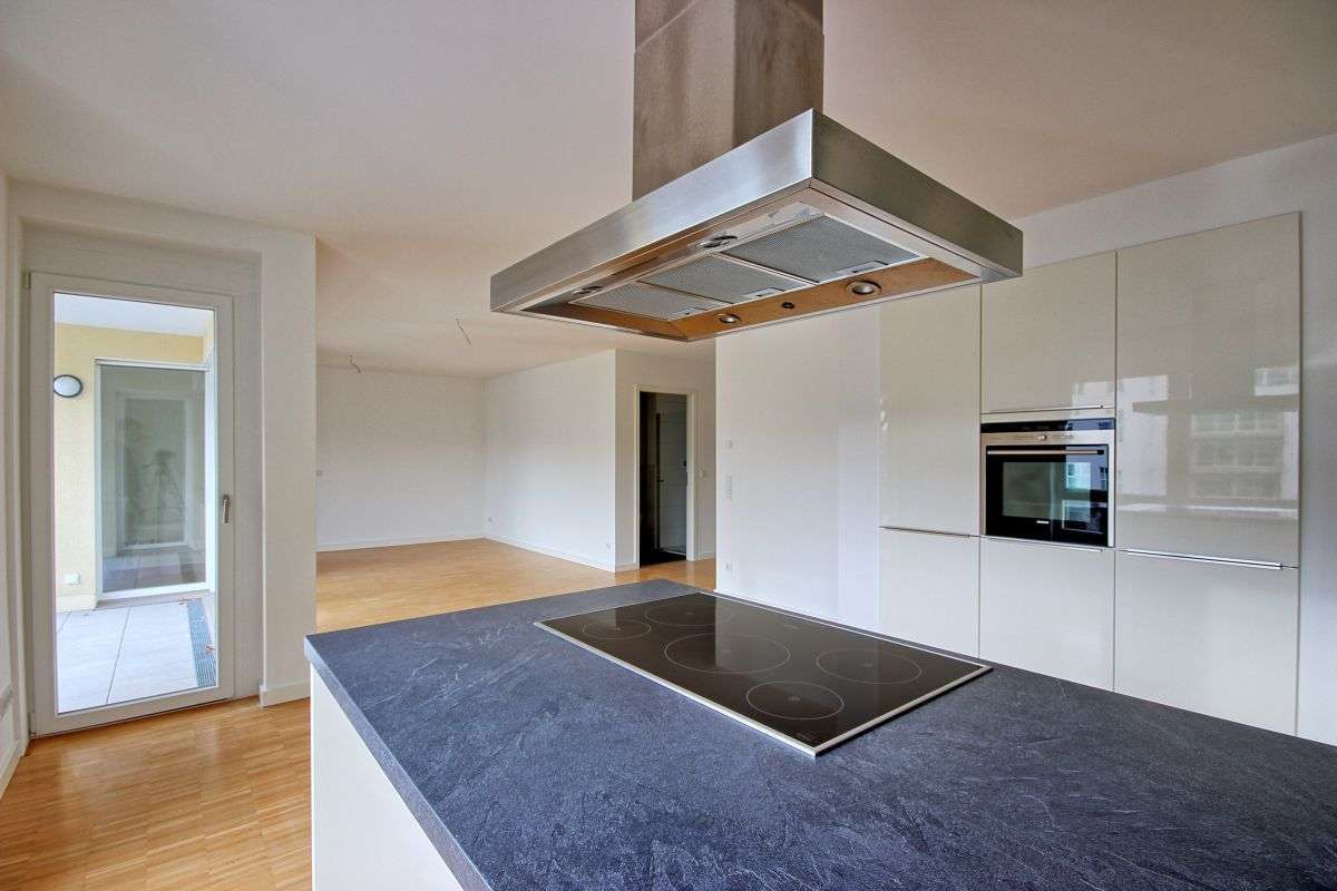 DIREKT AM WASSER - 3-ZIMMERWOHNUNG AN DER RUHRPROMENADE MIT KÜCHE, BALKON & RUHRBLICK! - Foto 1