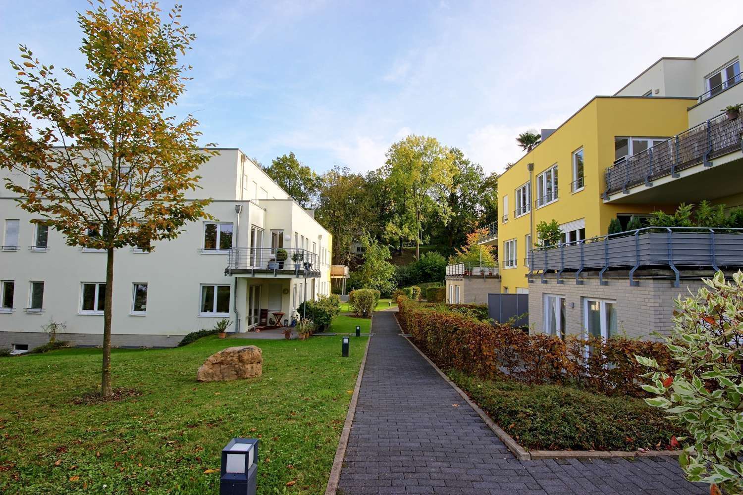 1. MONAT MIETFREI! BAD GODESBERG - TERRASSENWOHNUNG MIT 2 BÄDERN IN IDYLLISCHER VILLENKOLONIE - Foto 1