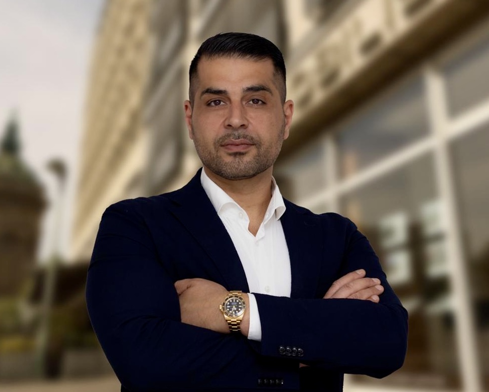  Köroglu, Ufuk 