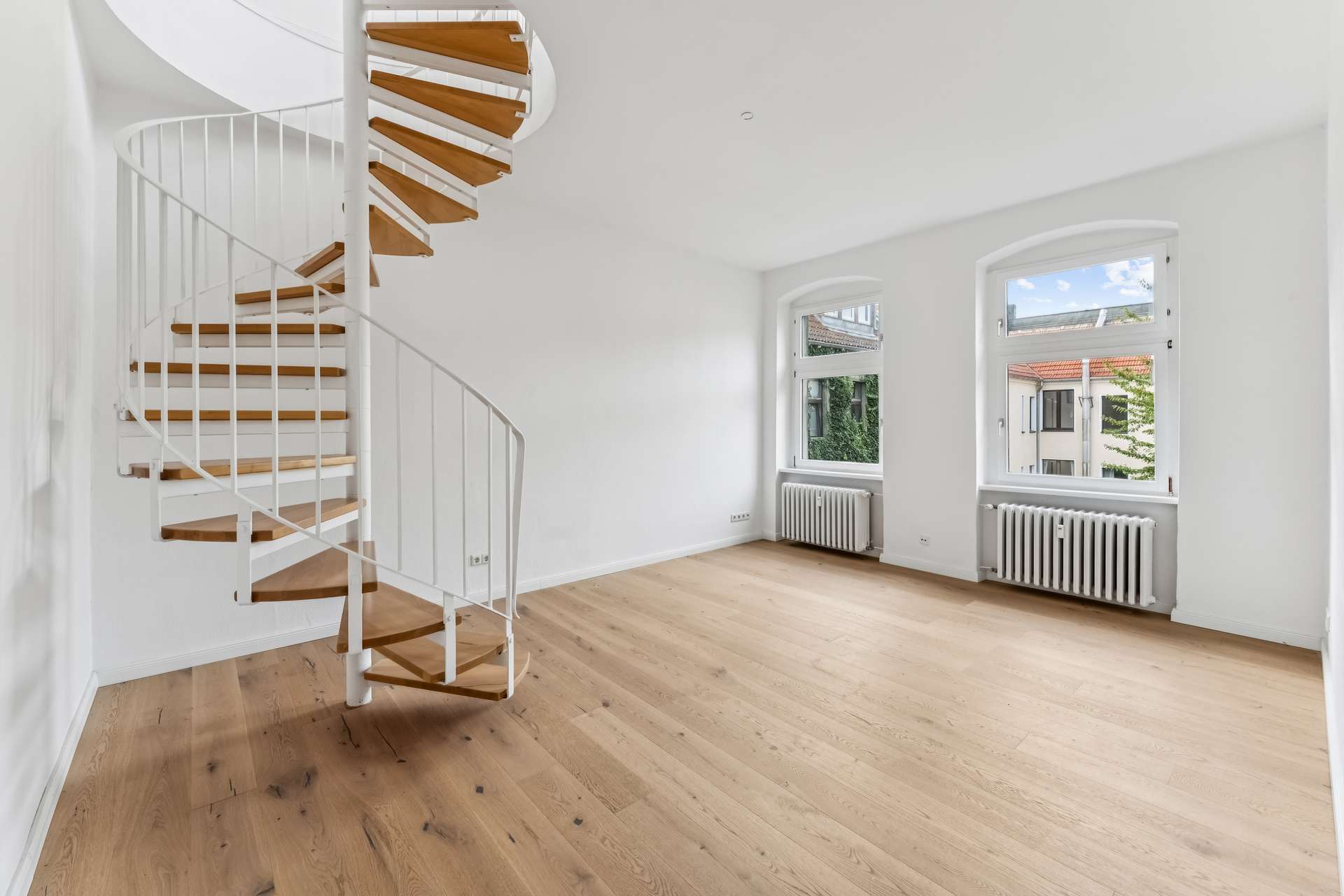 Wohnbereich mit Wendeltreppe