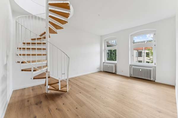 Wohnbereich mit Wendeltreppe