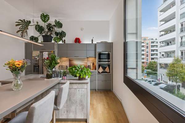 Küche mit Blick ins Grüne, Wohnung in Berlin-Mitte