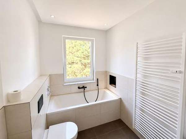 Badezimmer mit Wanne, Wohnung in Petershagen/Eggersdorf