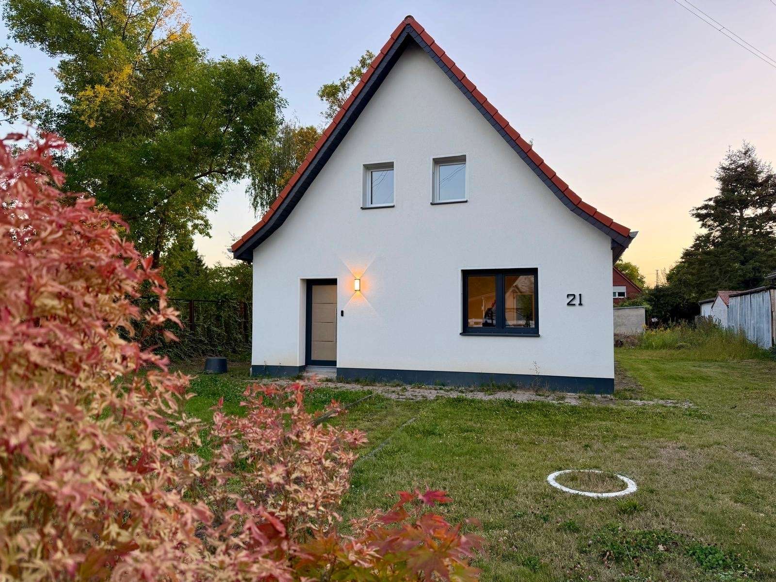 Straßenseite am Abend