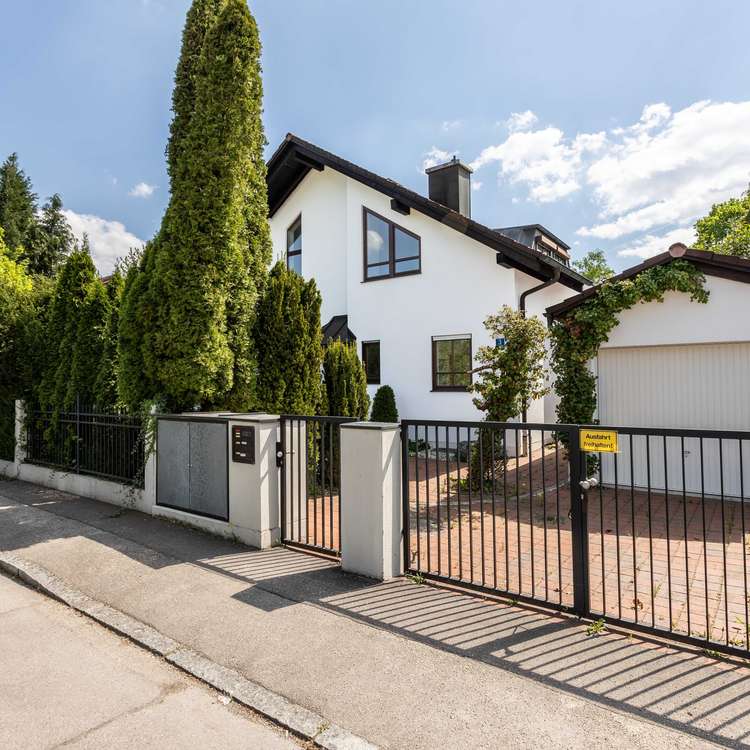 Blumenviertel - Familienfreundliches Traumhaus mit sehr großem Südgarten
