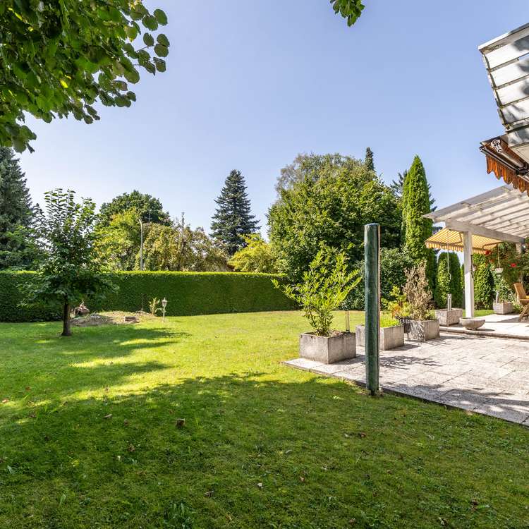 Zorneding - Charmantes EFH auf einem sehr schönen & großen eingewachsenen Grundstück