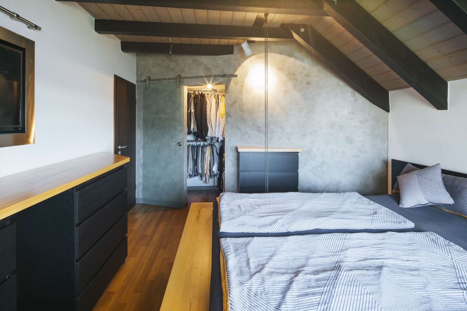 Schlafzimmer 1. DG mit Ankleide