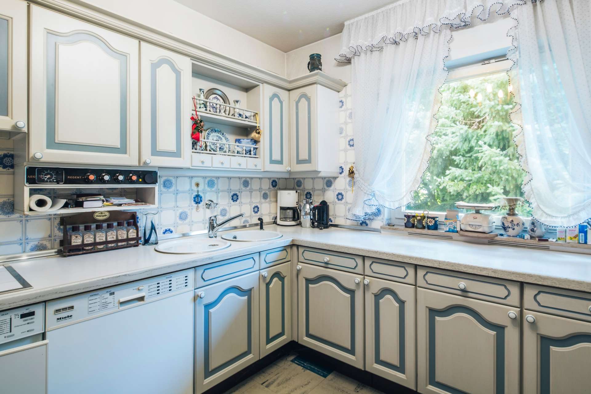 Küche Wohnung EG und 1. OG