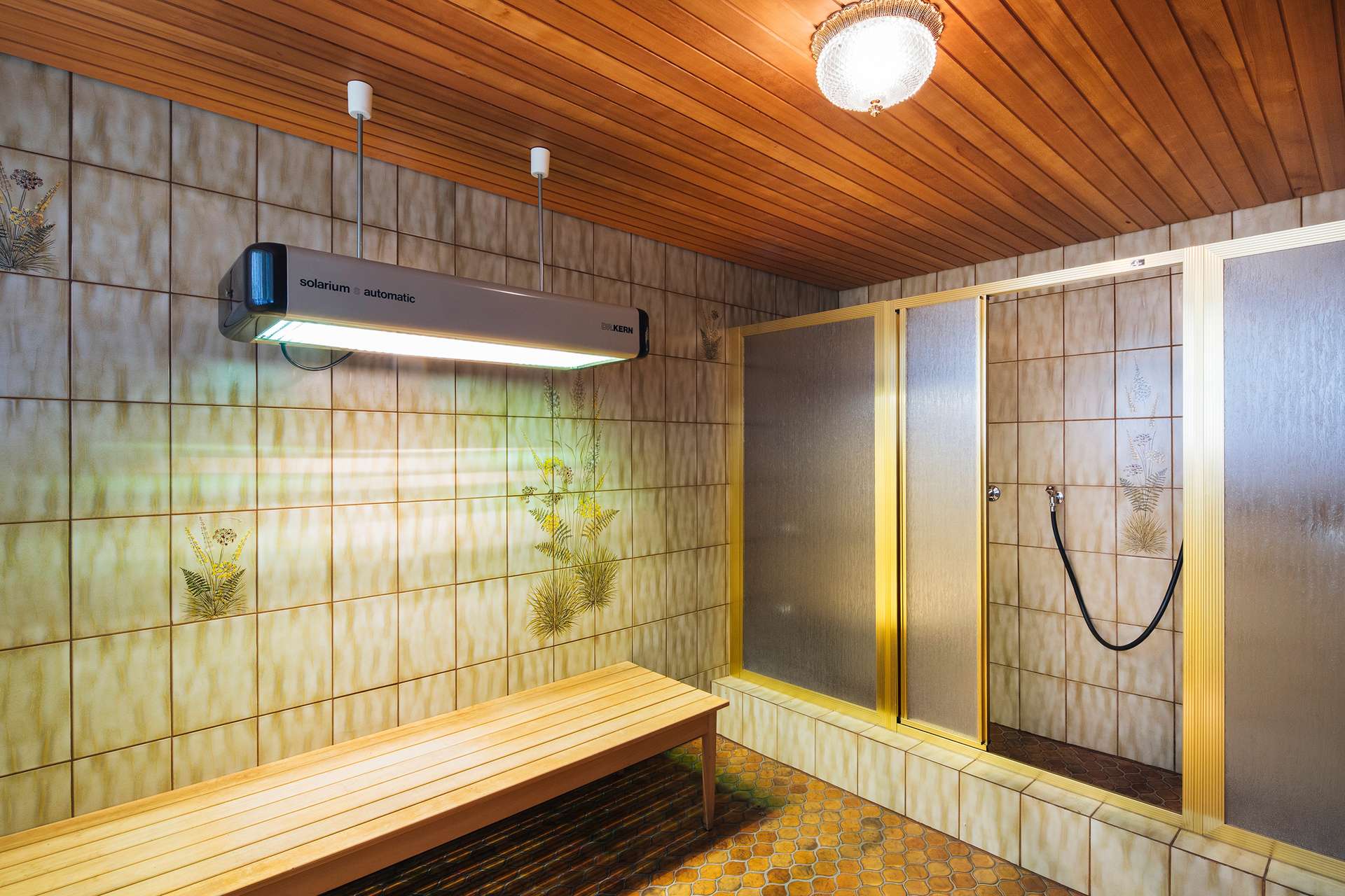 Ruhe- und Duschbereich Sauna