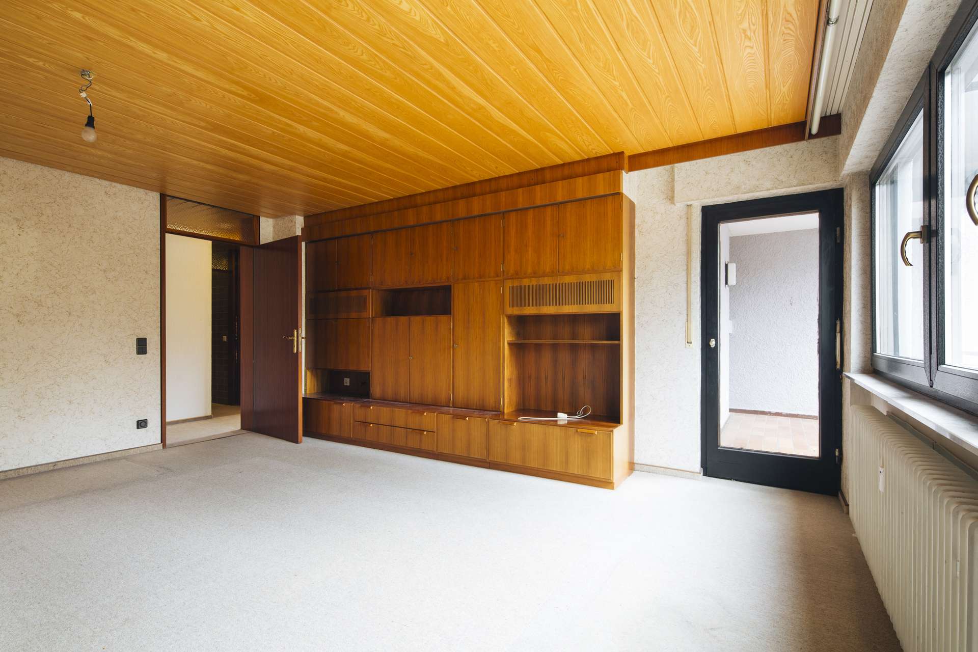Wohnzimmer mit Balkon