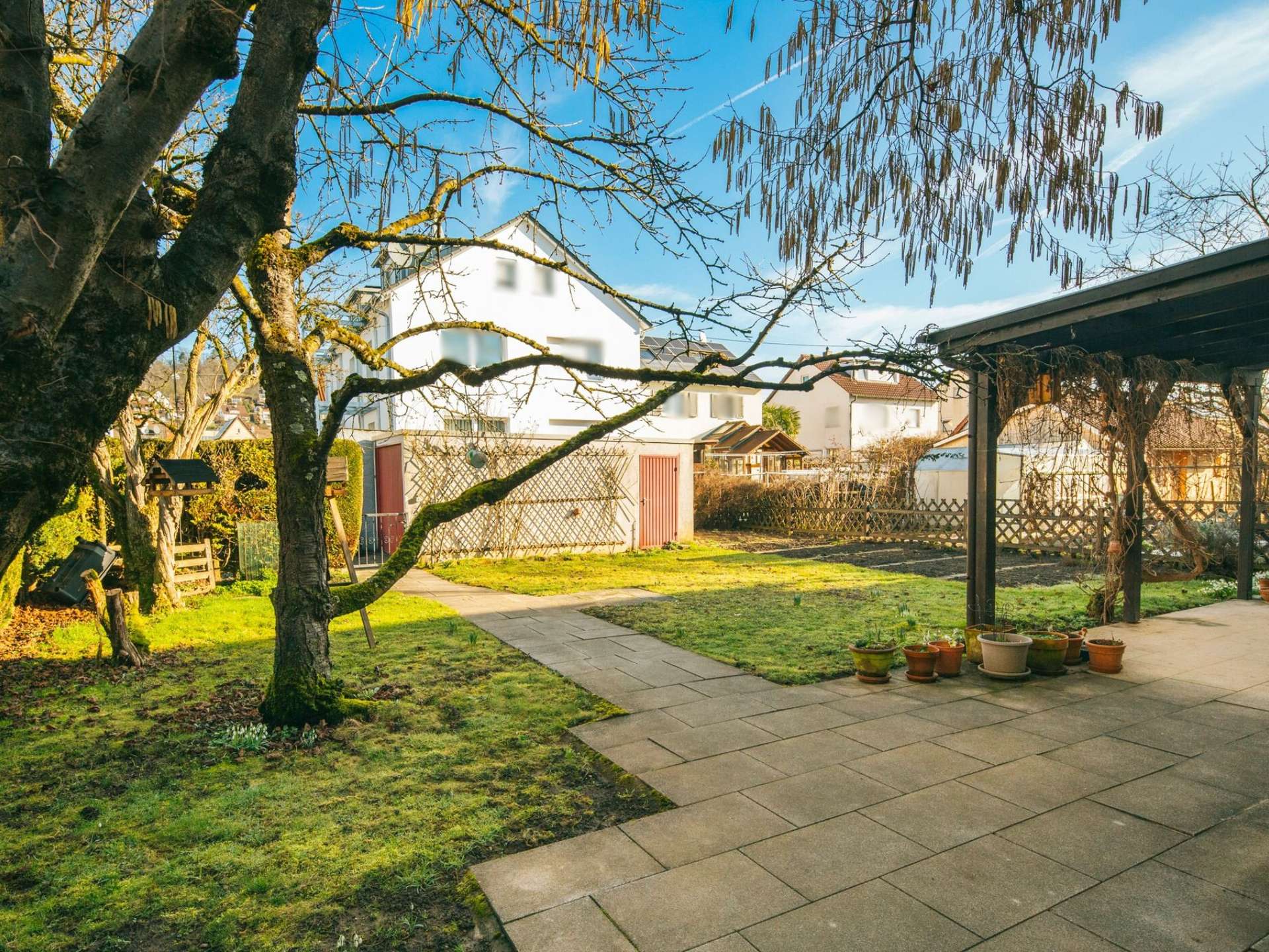Garten mit Ausgang zu Garage 2