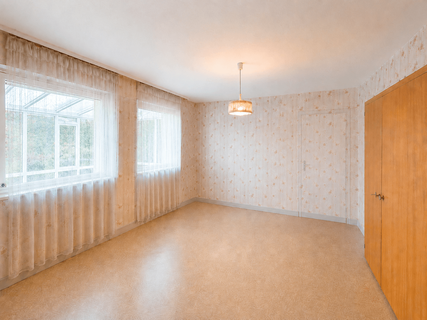 ELW Wohnzimmer mit potenzieller Tür zum Schlafzimmer