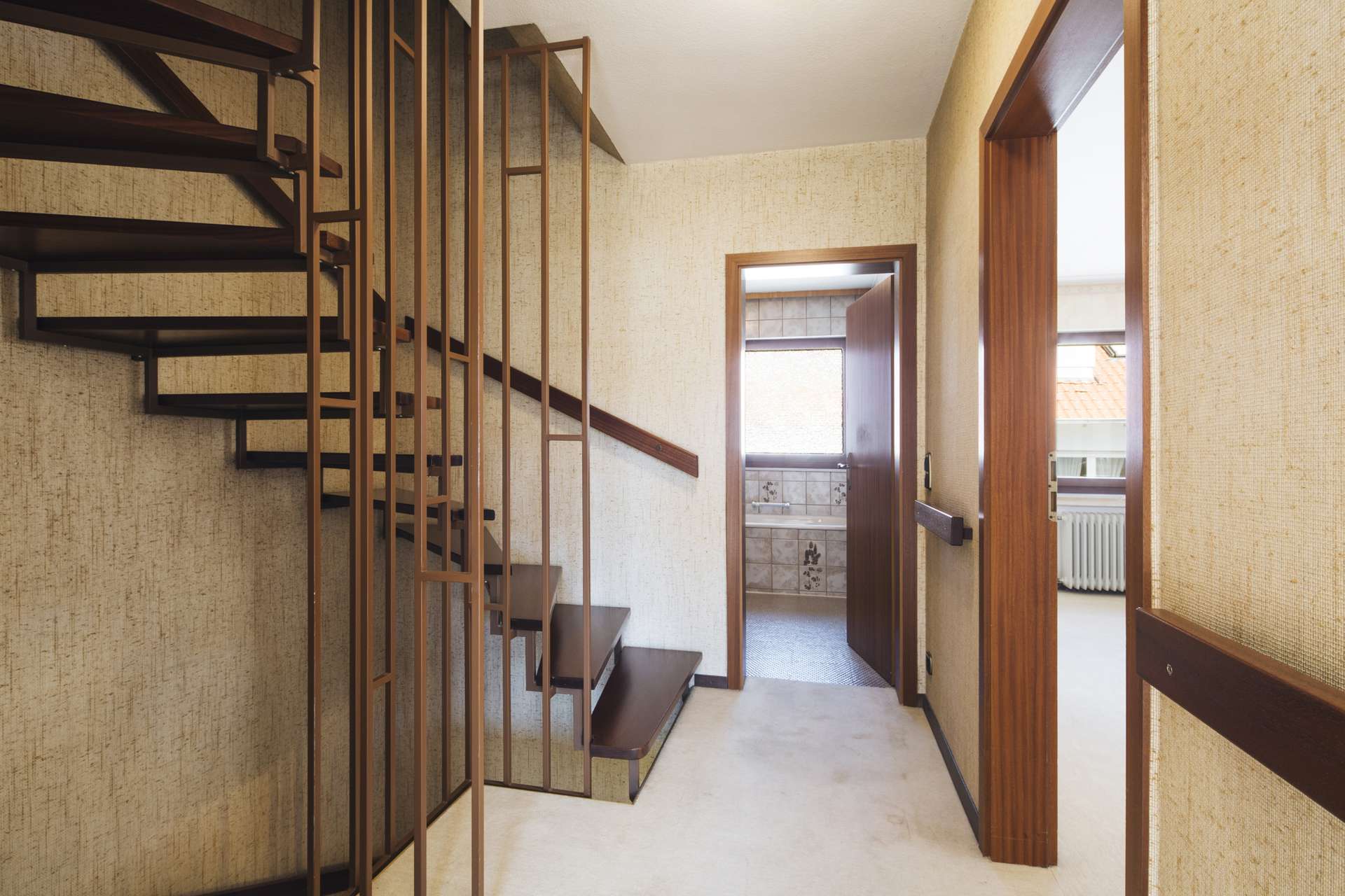 Blick zum Badezimmer