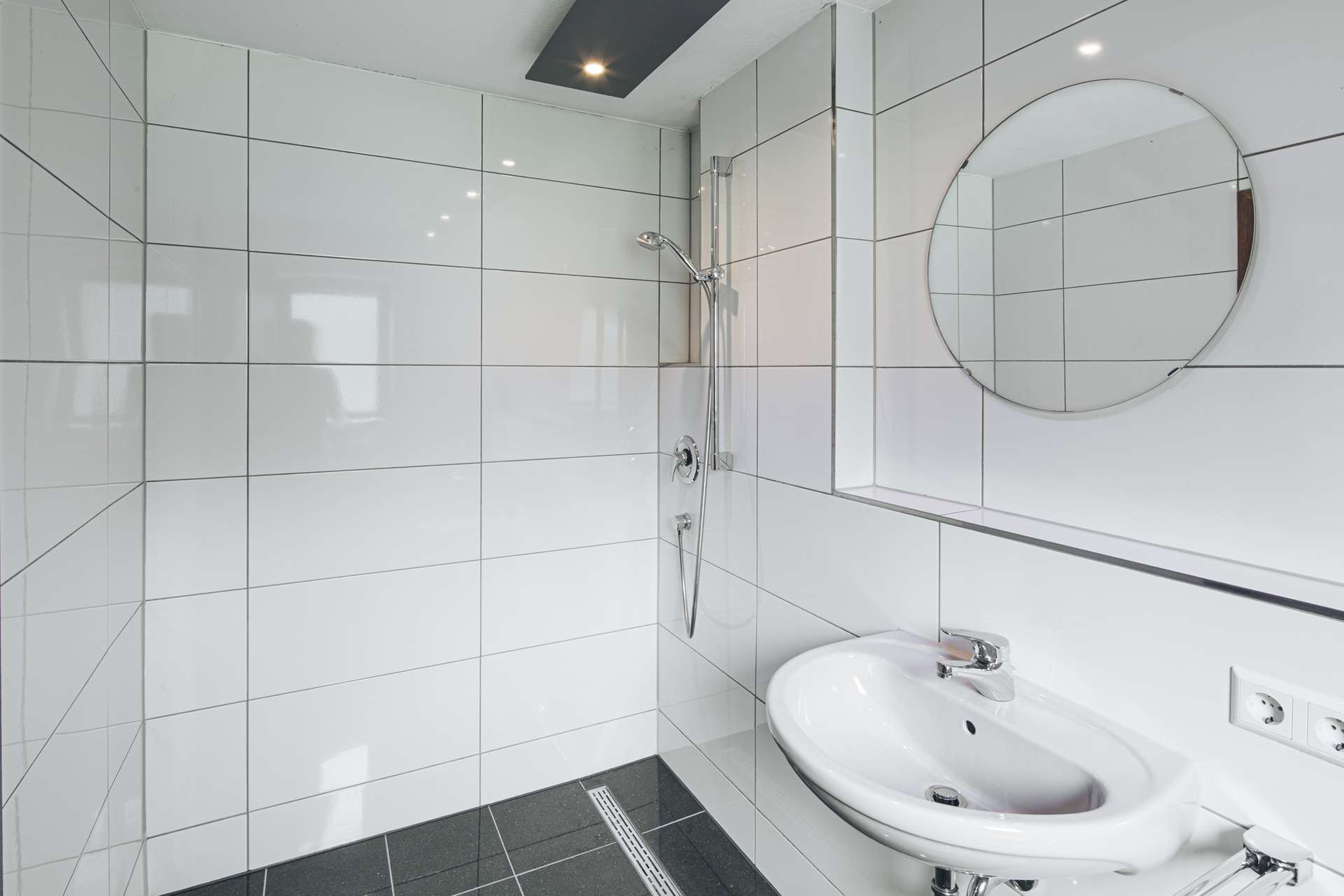 Wohnhaus UG Badezimmer