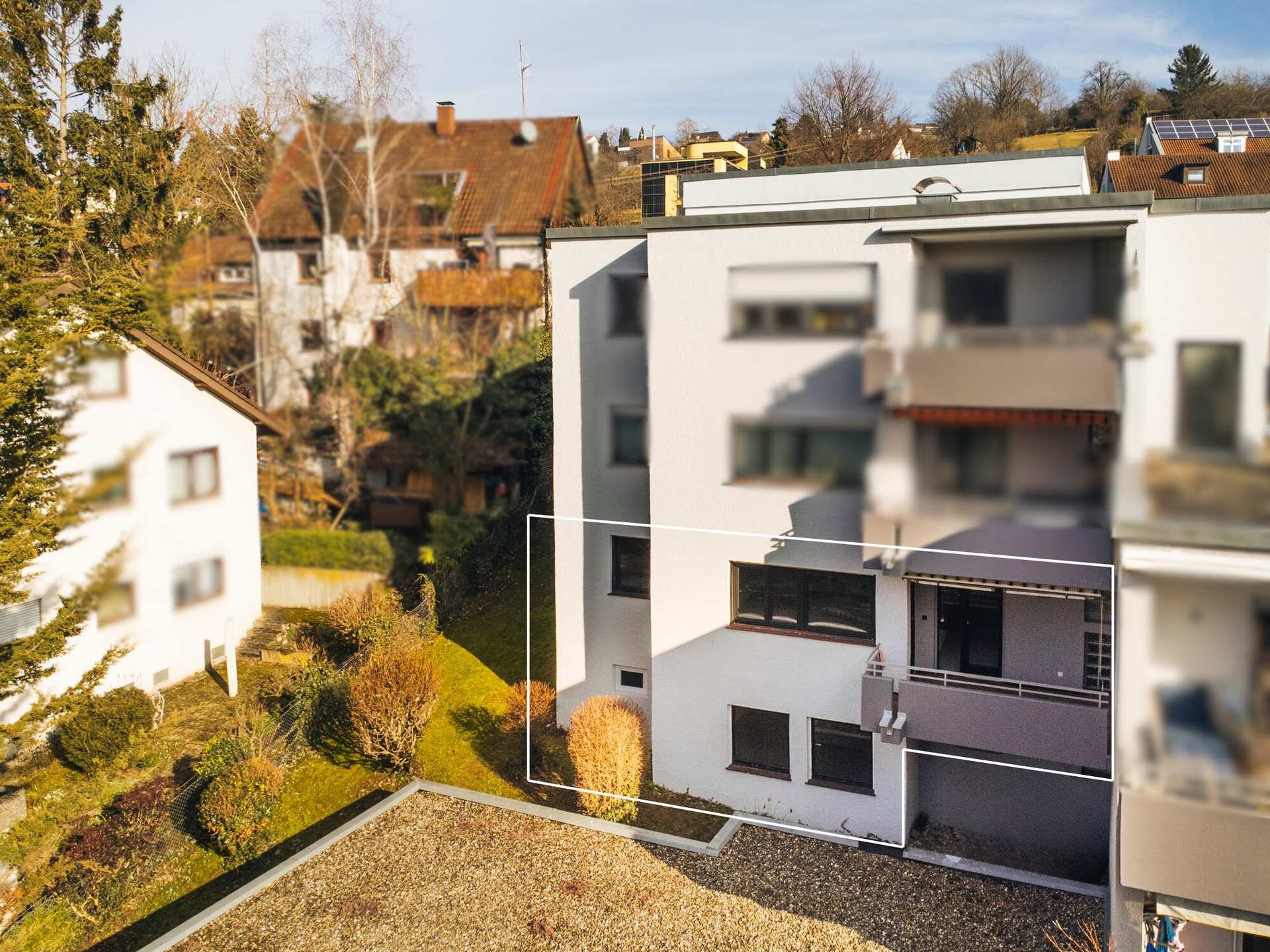 Wohnung mit Hobbyraum und Keller im UG