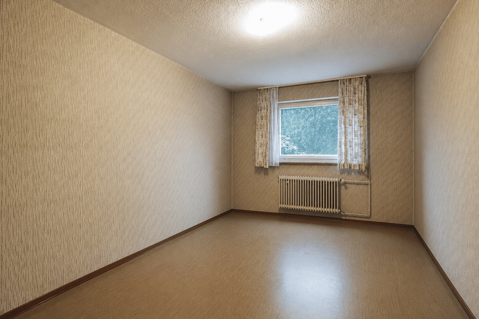 weiteres Zimmer EG mit potentieller Anbindung zur Hauptwohnung 
