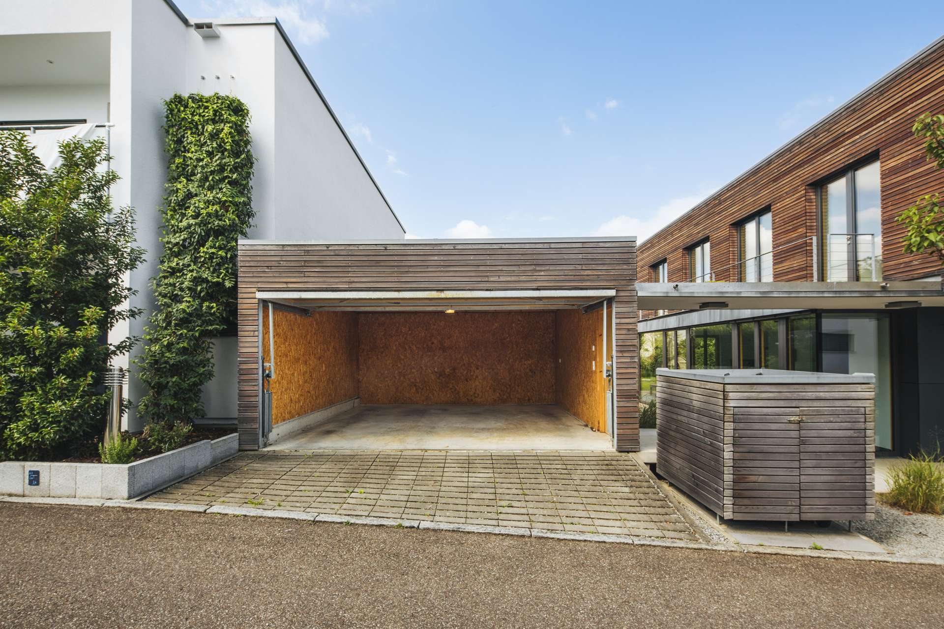 Doppelgarage, 1 Außenstellplatz