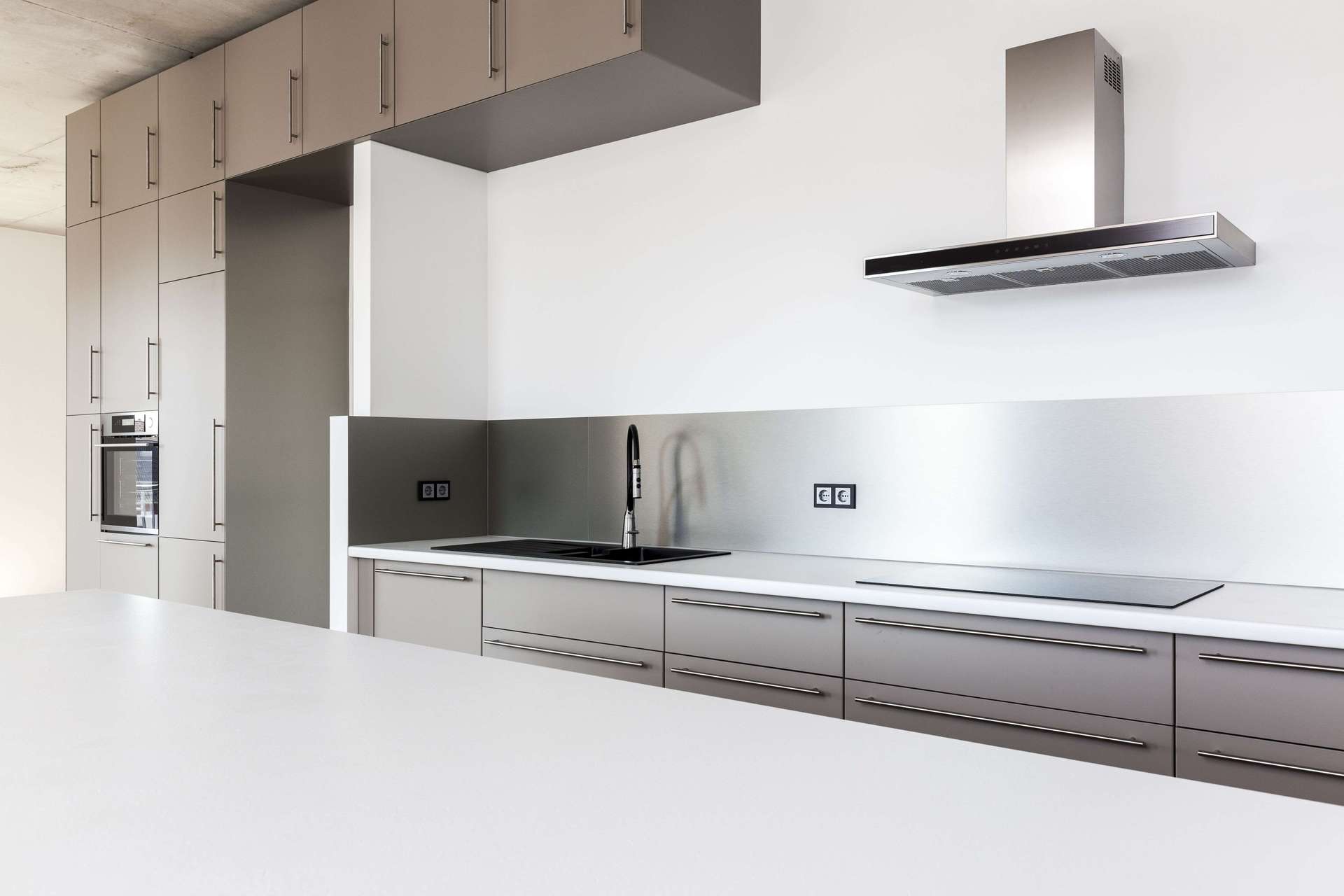 Hafenloft am Wasser mit Balkon und Tiefgaragenstellplatz