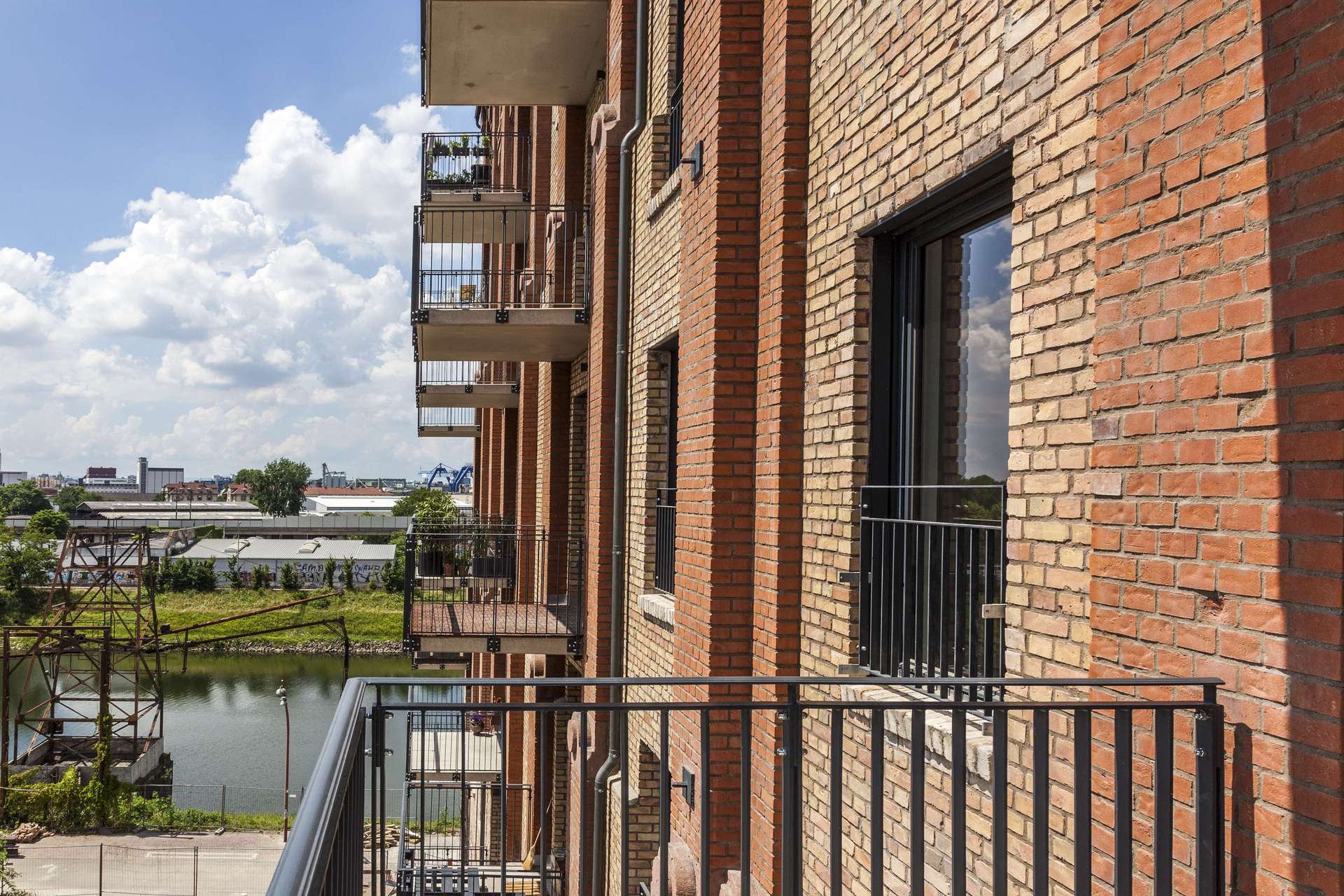 Hafenloft am Wasser mit Balkon und Tiefgaragenstellplatz