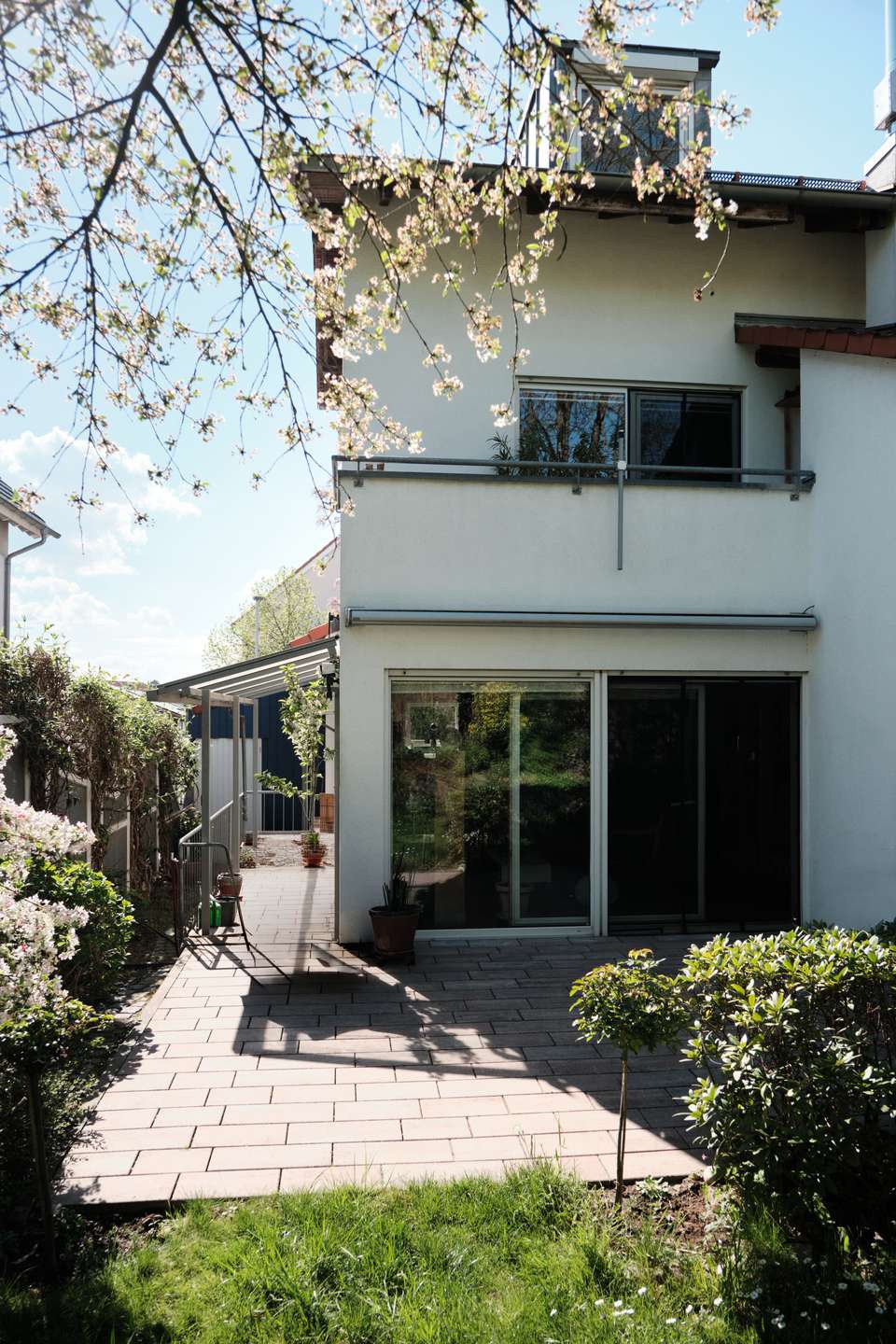 Viel Licht, Dachterrasse und das Feld direkt vor der Tür