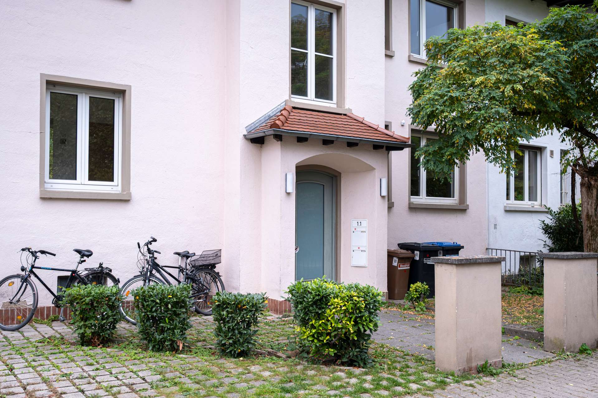 Großzügige Hochparterrewohnung mit Balkon in bester Neuenheimer Lage