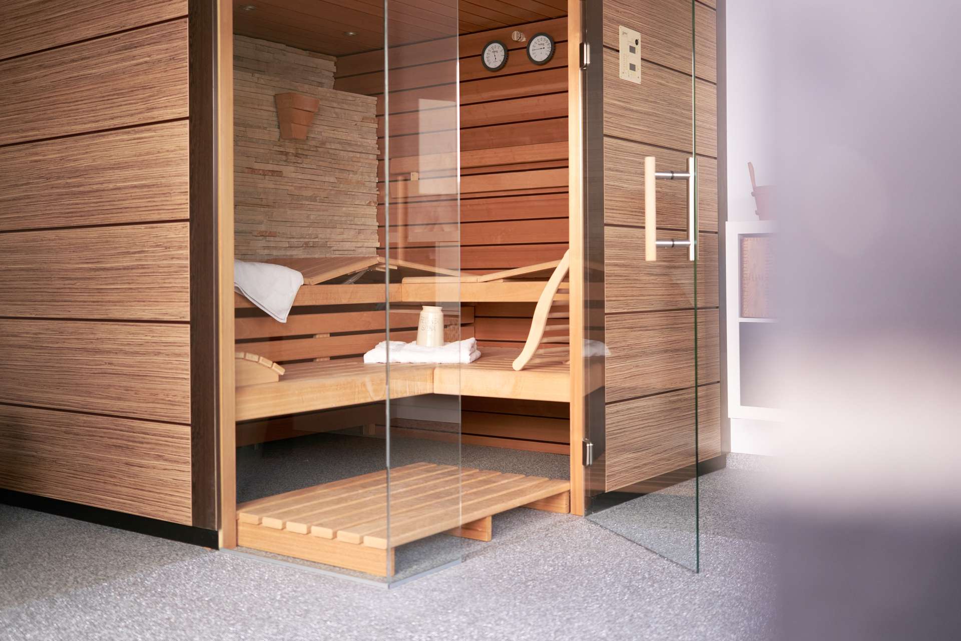 Großes freistehendes Einfamilienhaus mit beeindruckendem Garten und Pool
