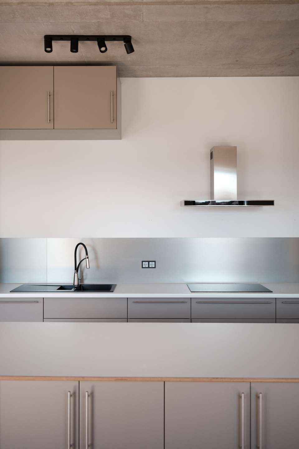 Hafenloft am Wasser mit Balkon und Tiefgaragenstellplatz