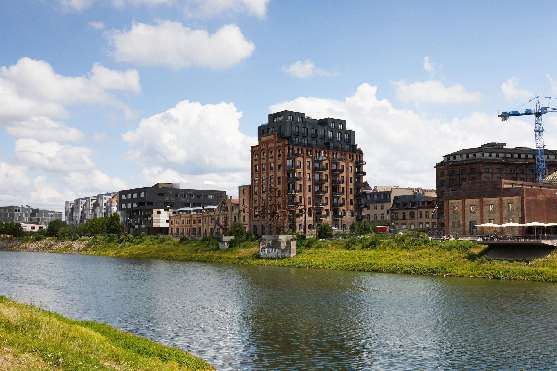 Hafenloft am Wasser mit Balkon und Tiefgaragenstellplatz